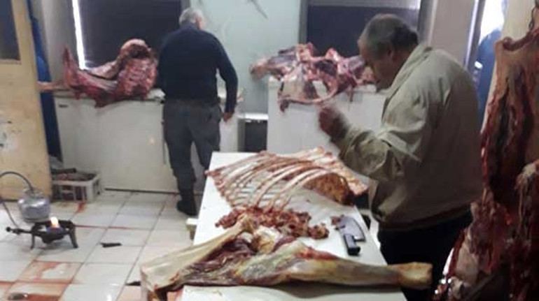 Polis baskınında yakalandı Ne yapacağını şaşırdı