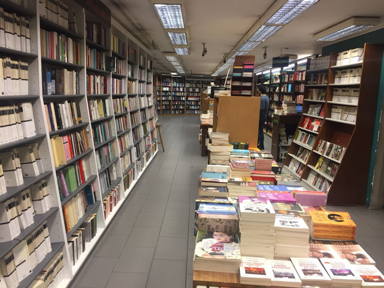 Okuma alışkanlığınızı dışarı taşıyacağınız kitap kafeler