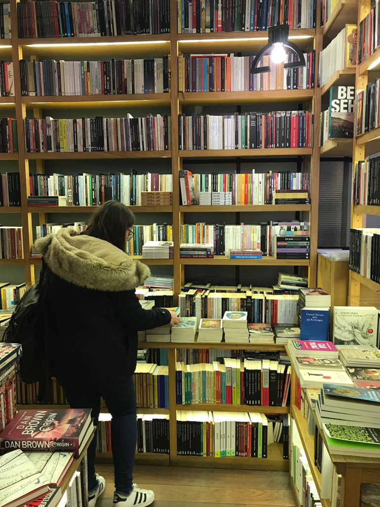 Okuma alışkanlığınızı dışarı taşıyacağınız kitap kafeler