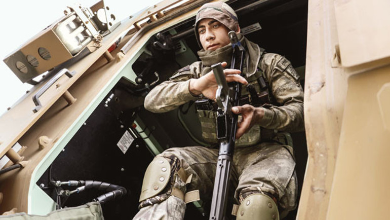 Afrin sırada... Komandolar ilerliyor