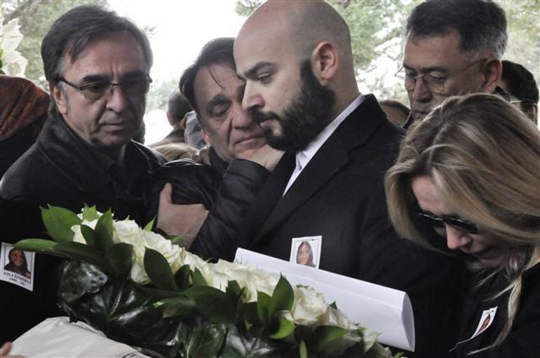 Kahreden anlar Düşen jette yaşamını yitirenlere veda...