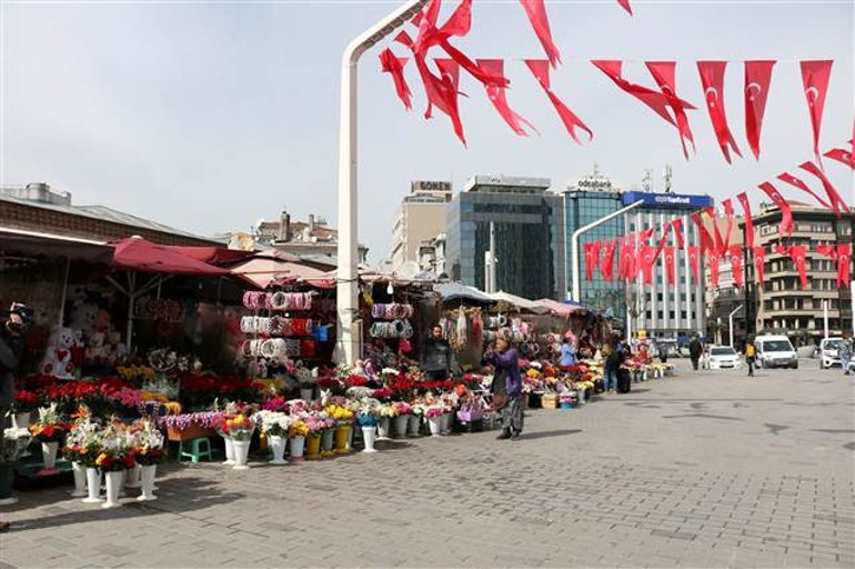 Taksimdeki yerleri değişiyor... İsyan ettiler