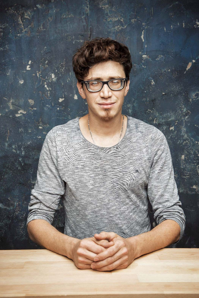 Şükürler olsun inşaat işçisi Mikail artık görebiliyor