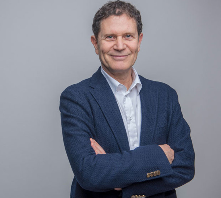 27 yılda 100 binin üzerinde hasta tedavi etti