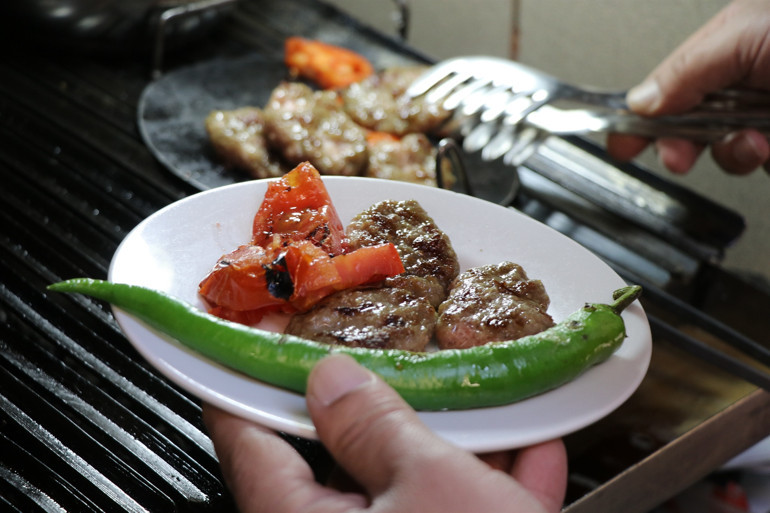İki kent arasında kimin köftesi lezzetli tartışması
