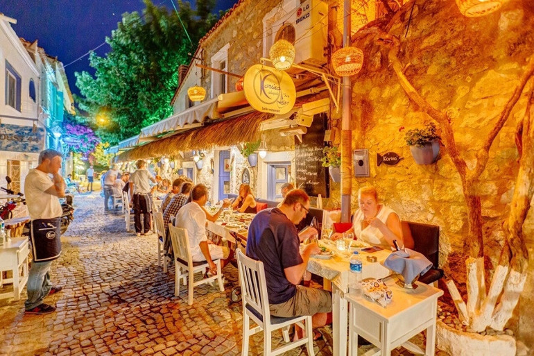 Ege’nin otantik güzeli meraklılarını bekliyor Alaçatı Ot Festivali başlıyor...