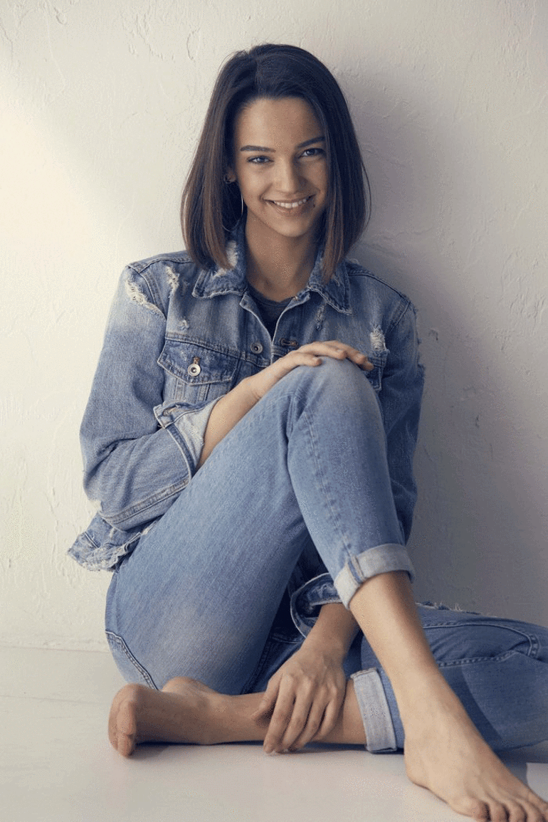 Annesinin yolunda ilerliyor