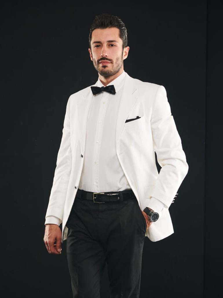 Emrah Akduman ilgiden memnun... Evlenme teklifi ediyorlar