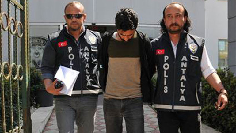 Kurukafalı saldırgan polisi alarma geçirdi