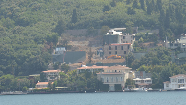 Gemi çarptı kel göründü