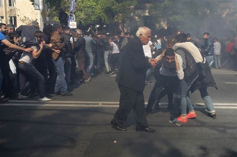 Ermenistan fena karıştı