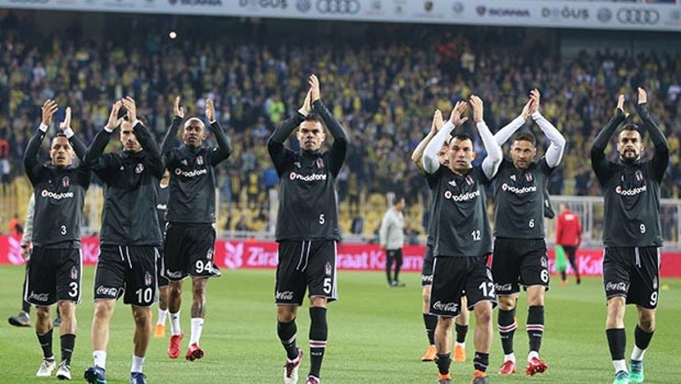 Son dakika - Fenerbahçe - Beşiktaş derbisi tatil edildi Gözler Federasyonda...