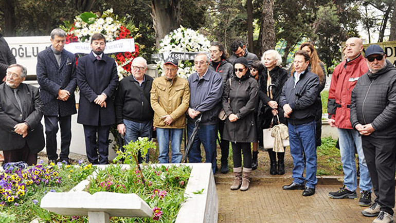 Attila Özdemiroğlu ölüm yıldönümünde mezarı başında anıldı