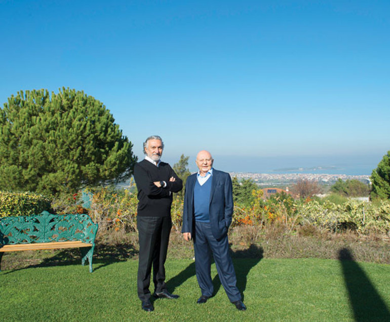 ‘Arkas’ında İzmir var