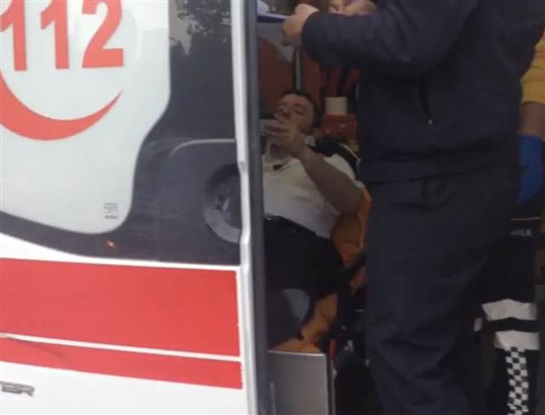 Sarıyerde korkunç kaza... Motosikletlinin sıkıştırdığı otomobil bariyerlere ok gibi saplandı