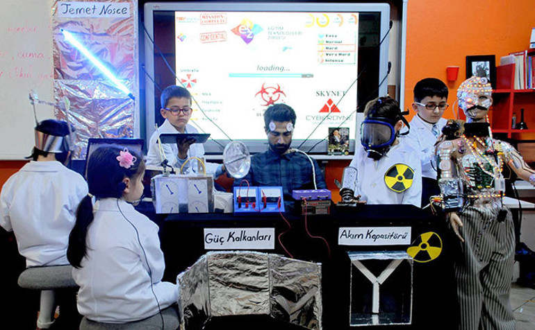 Harikalar diyarının yaratıcı öğretmeni