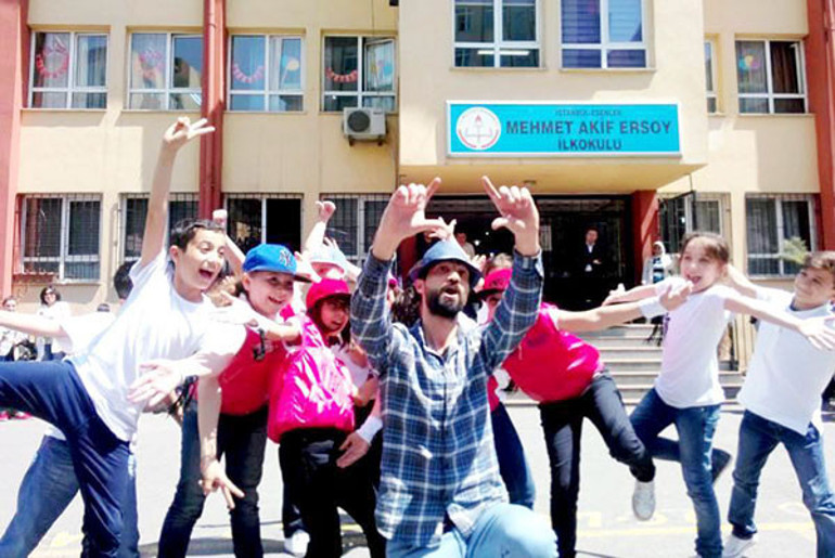 Harikalar diyarının yaratıcı öğretmeni