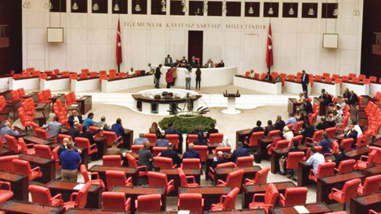 AK Parti sürprizleri: Başbakan ve 21 bakan listede