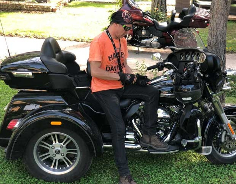 Sümer Ezgü’nün motor tutkusu