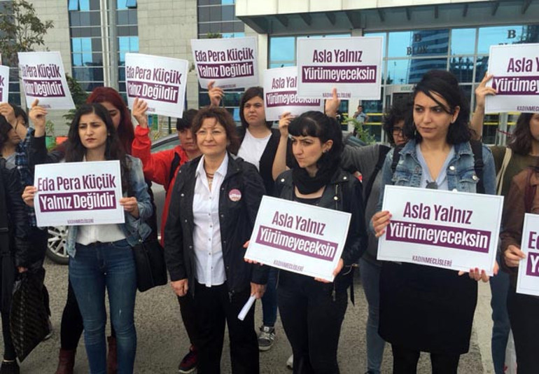 “Merdivenden itti, darp etti, duvara fırlattı” Sunucuya oyuncu sevgilisinden darp davasında yeni gelişme