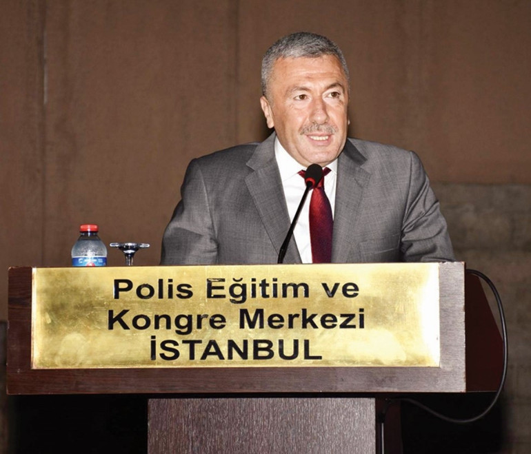 Şehit ve gazi yakınlarıyla minnet dolu kucaklaşma