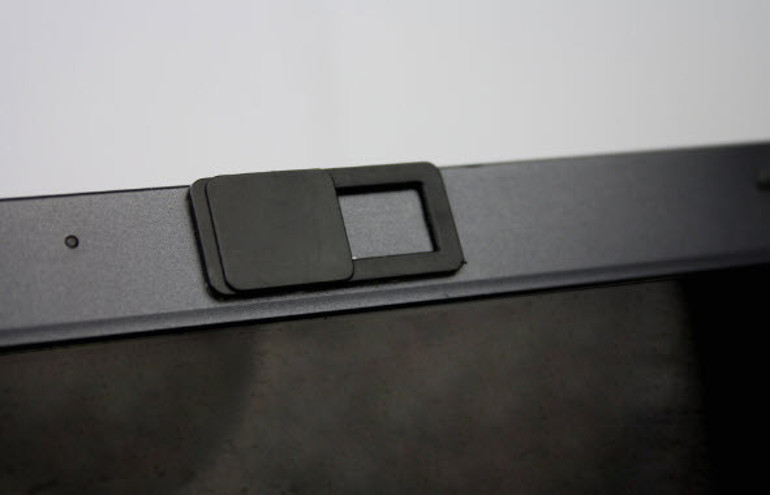 Laptop kamera kapatıcı üçüncü kişilerden sizi koruyacak