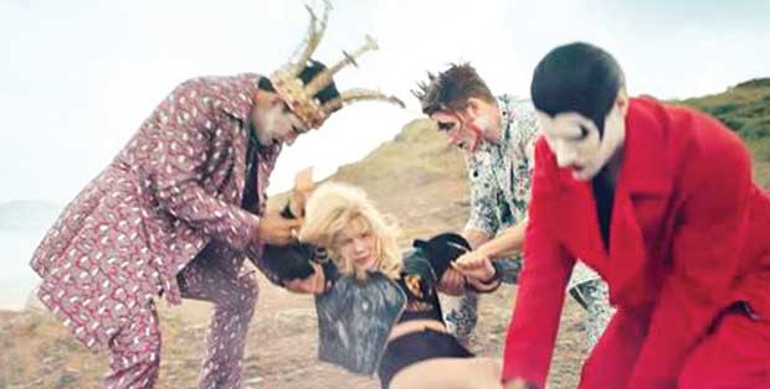 Bu kadınlar bize bir mesaj mı veriyor