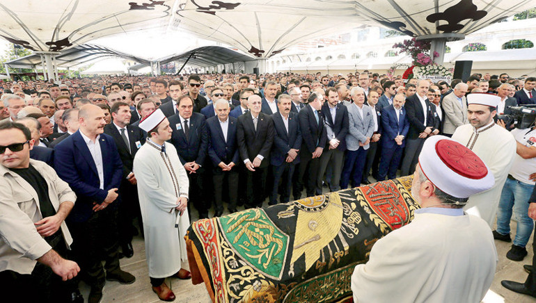 Türkiye Erdoğan Demiröreni sonsuzluğa uğurladı... Sevgi seli