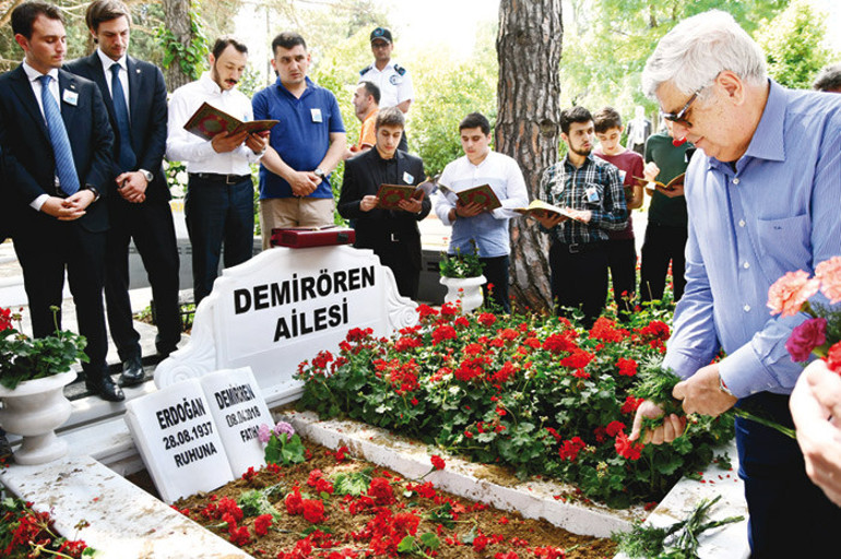 Türkiye Erdoğan Demiröreni sonsuzluğa uğurladı... Sevgi seli