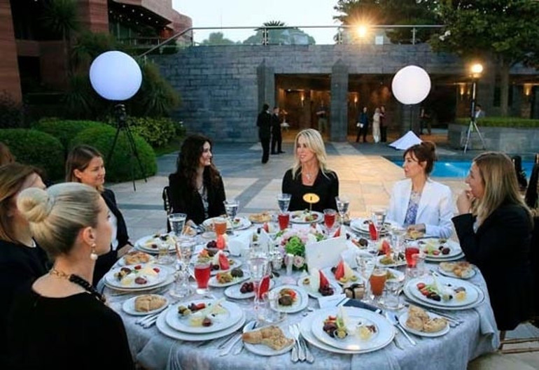 Emine Erdoğandan kadınlar onuruna iftar