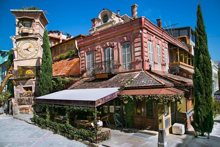 36 saatte Tiflis