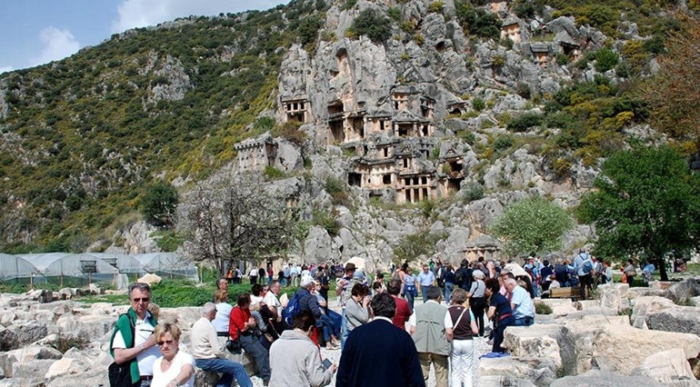 Tarihi güzellikleriyle Demre…