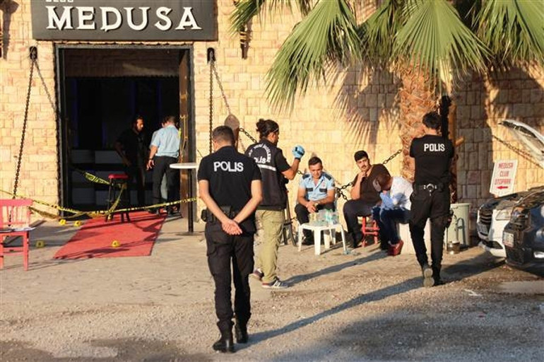 Bodrumda barda silahlı saldırı: Ölenler arasında şarkıcı Hacer Tülü de var