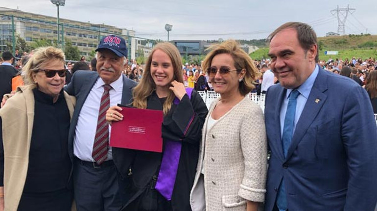 Özyeğin Üniversitesinde mezuniyet heyecanı