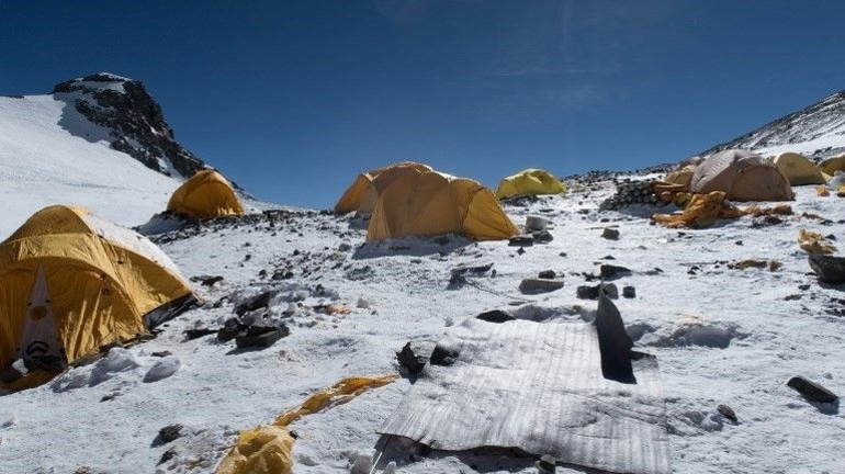 Dünyanın zirvesi Everestte çöple mücadele