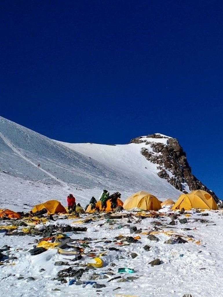 Dünyanın zirvesi Everestte çöple mücadele