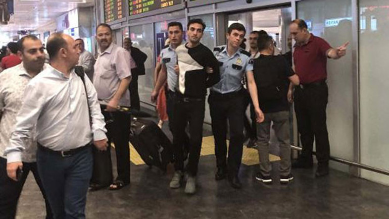 Atatürk Havalimanında hareketli anlar Tunuslu yolcunun yaptığı şok etti...