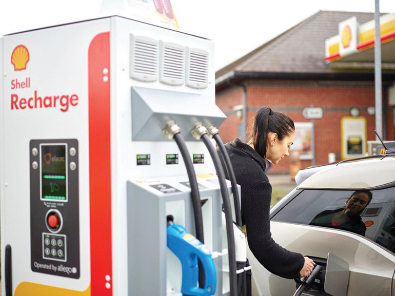 Petrol devleri ‘şarj’ oluyor