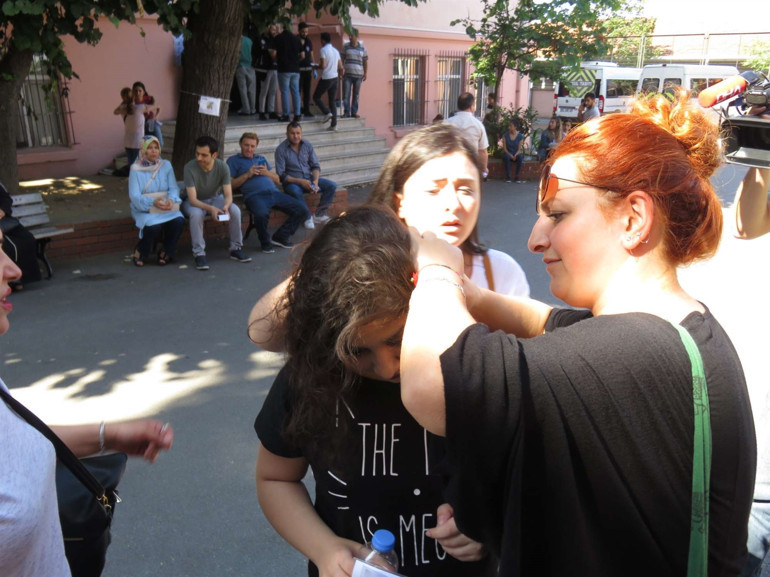 Türkiye’den YKS manzaraları... 80 yaşında sınava girdi