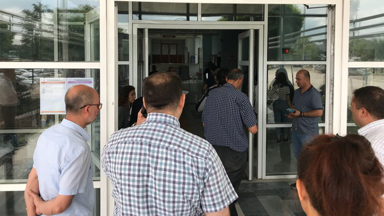 Türkiye’den YKS manzaraları... 80 yaşında sınava girdi