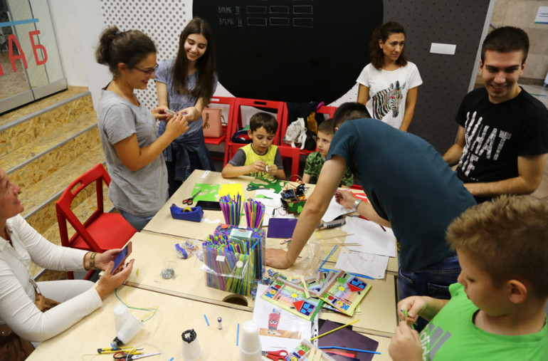 Yıldırımların Efendisi anısına mini robotlar tasarlayıp yarıştırdılar