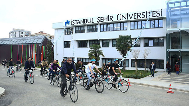 83 ülkeden 1000’e yakın uluslararası öğrenciyle uluslararası kampüs ortamı