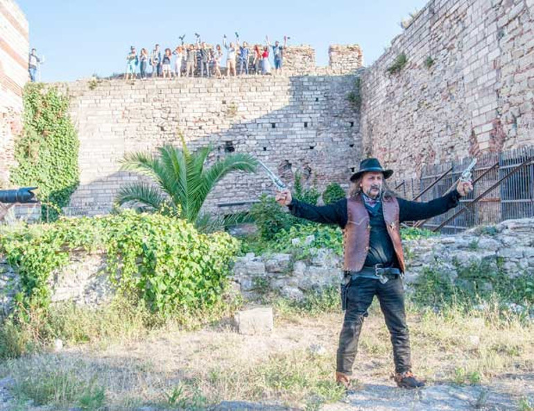 Gringonun namlusunda fotoğrafçılar var