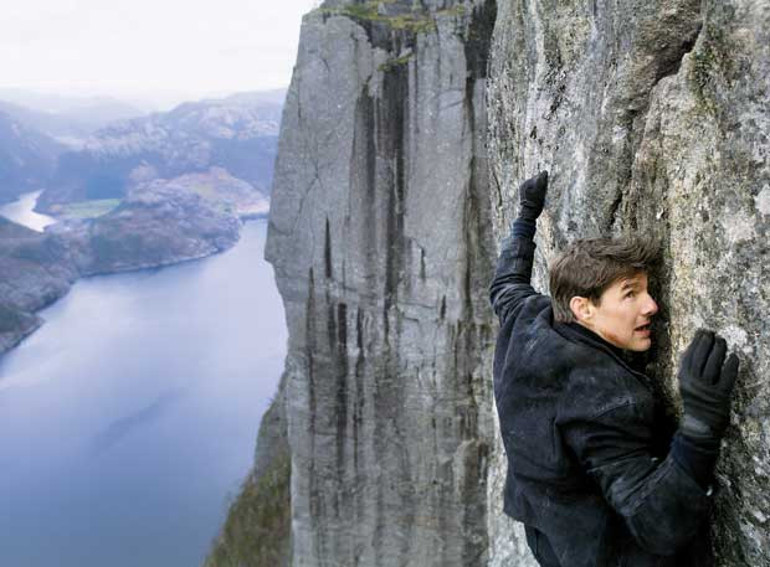 Hem yerden  hem havadan oynuyor...