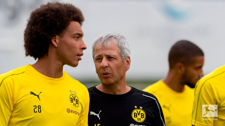 Borussia Dortmund'un yeni transferi Axel Witsel, takımının ilk antrenmanına bisikletle geldi. İzlemek için videoya tıklayınız...