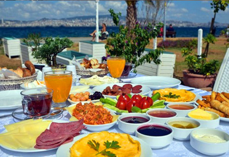 İstanbul’un deniz manzaralı kahvaltı mekânları