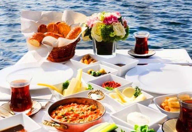 İstanbul’un deniz manzaralı kahvaltı mekânları