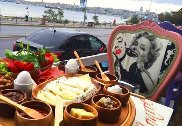 İstanbul’un deniz manzaralı kahvaltı mekânları