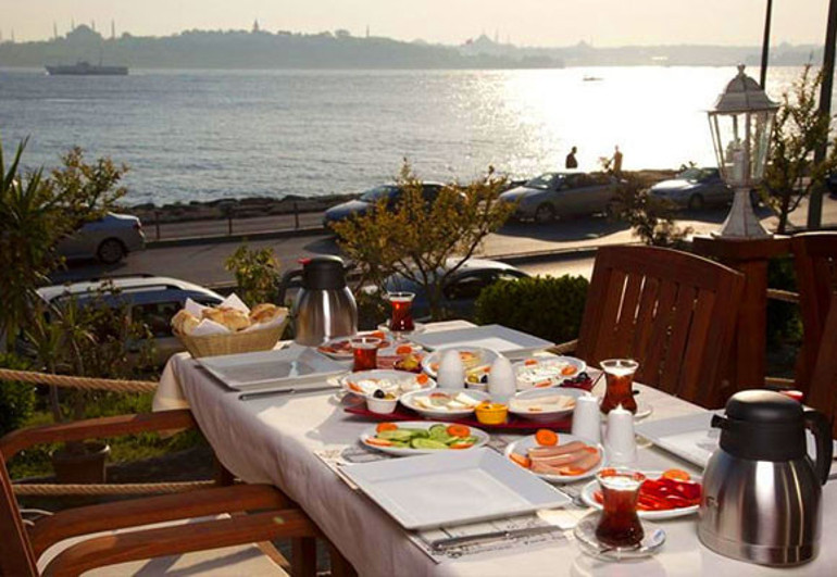 İstanbul’un deniz manzaralı kahvaltı mekânları
