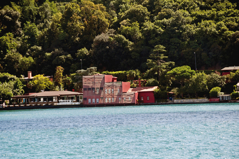 Bir çivi bile çakılmadı